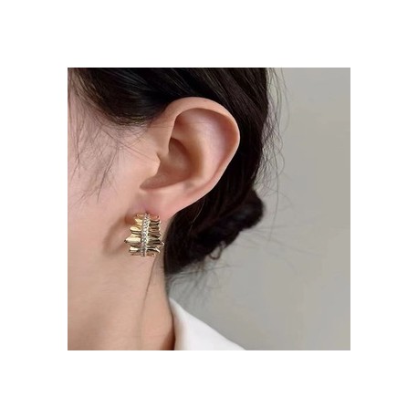 1 Par Estilo IG Estilo Simple Irregular Enchapado Embutido Aleación Diamantes De Imitación Chapado En Oro Plateado Pendientes