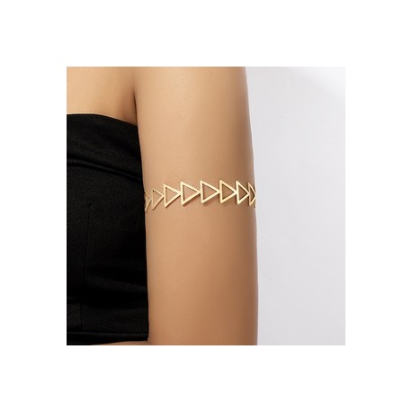 Punk Estilo Simple Triángulo Aleación Enchapado Ahuecar Chapado En Oro Mujeres pulsera de brazo