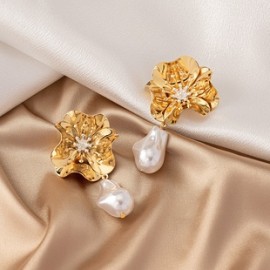 1 Par Elegante Retro Estilo francés Flor Enchapado Embutido Aleación Perla Chapado En Oro Pendientes De Gota