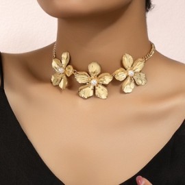 Estilo Simple Flor Chapado En Oro Aleación Venta Al Por Mayor Collar Colgante