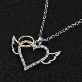 Lindo Brillante Forma De Corazón Alas Metal Ahuecar Embutido Diamante Artificial Mujeres Collar Colgante