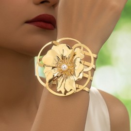 Elegante Flor Planchar Enchapado Embutido Perlas Artificiales Chapado En Oro De 14 Quilates. Mujeres Brazalete