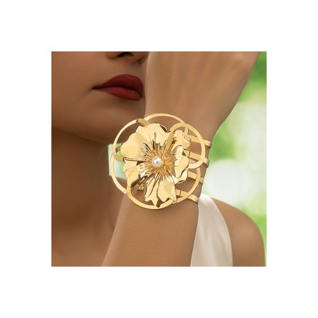 Elegante Flor Planchar Enchapado Embutido Perlas Artificiales Chapado En Oro De 14 Quilates. Mujeres Brazalete